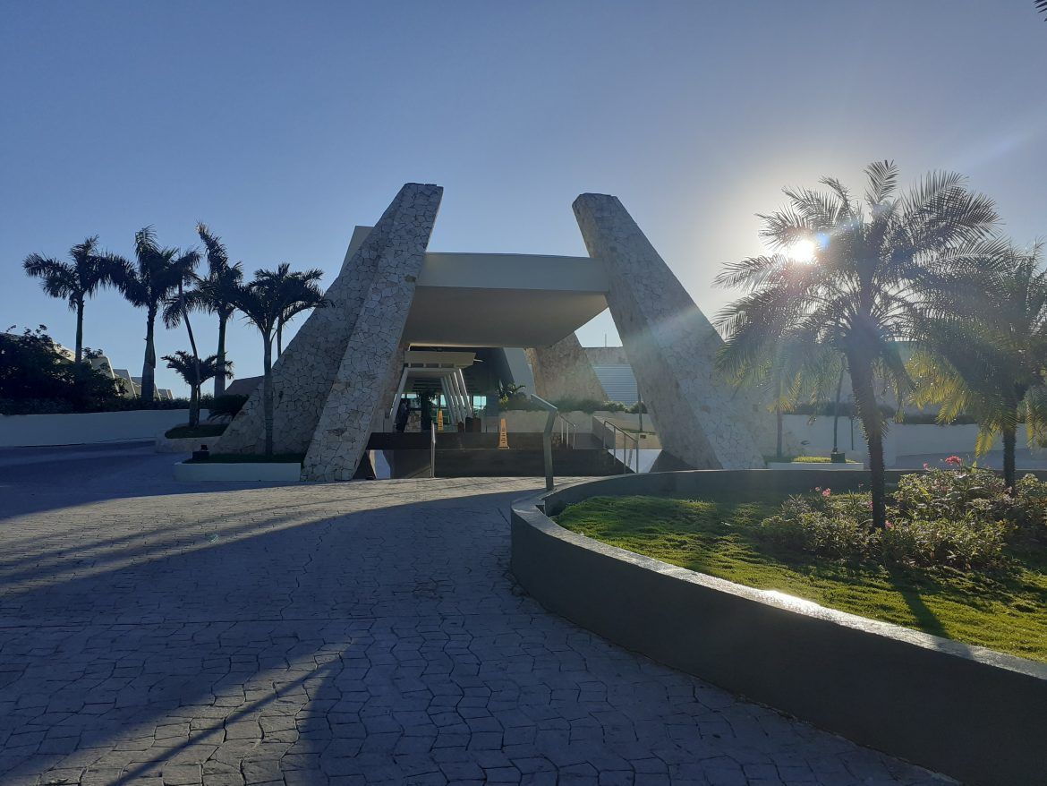 Entrada al lobby principal del Grand Sirenis Riviera Maya Resort 5*