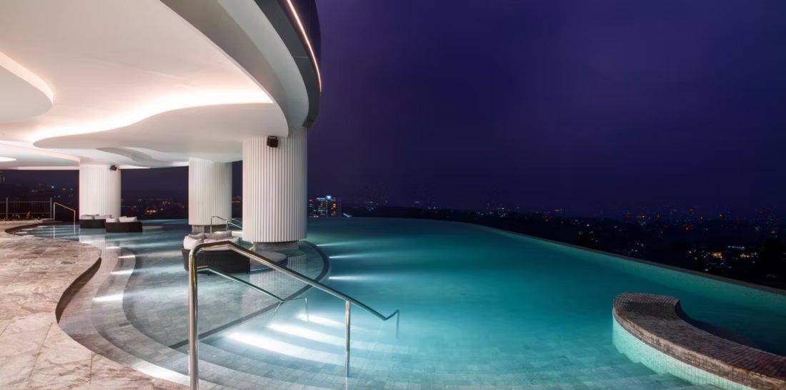 Hotel Indigo Bandung piscina infinita